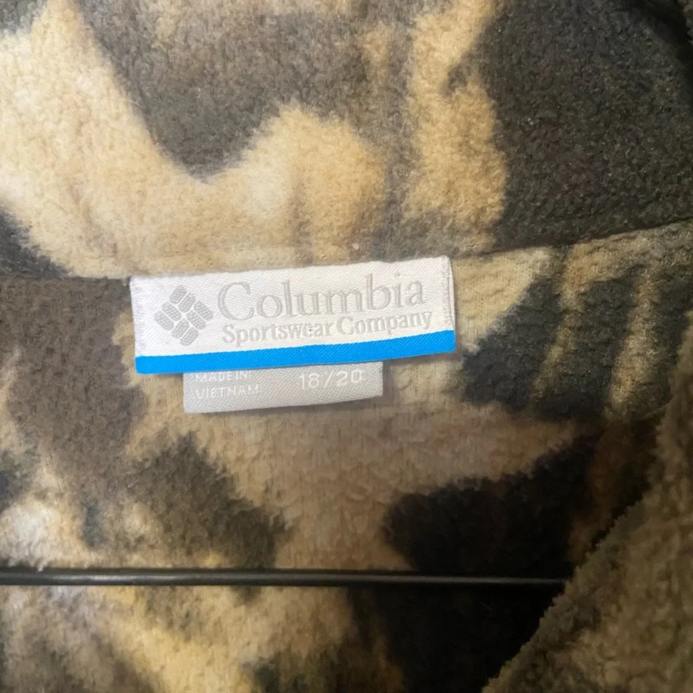 Youth Size 18/20 Columbia Timberwolf Camo Fleece Jacket